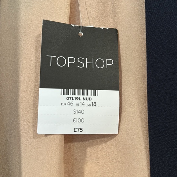 NWT unique Topshop kimono for style and comfort. Beautifully embroidered. - Picture 9 of 9